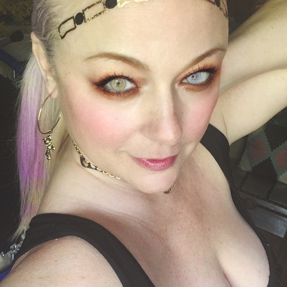 Custom Fashion Designer Farrah Nayka - Picture 5 of 16